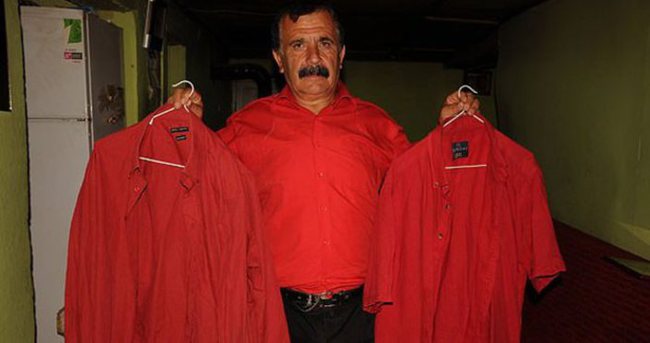 41 yıldır sadece ’kırmızı gömlek’ giyiyor