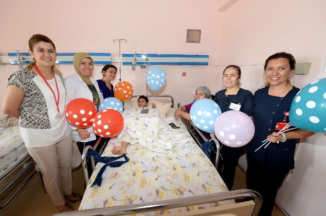 Hastanedeki Çocuklar Hacivat-karagöz İle Moral Buldu