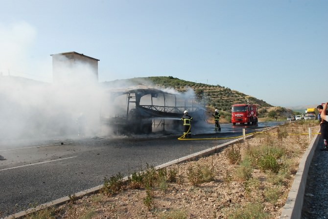Yolcu Otobüsünde Yangın