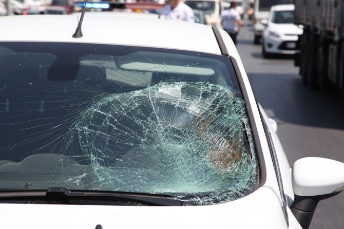Karşıya Geçerken Otomobilin Çarptığı Kadın Ağır Yaralandı