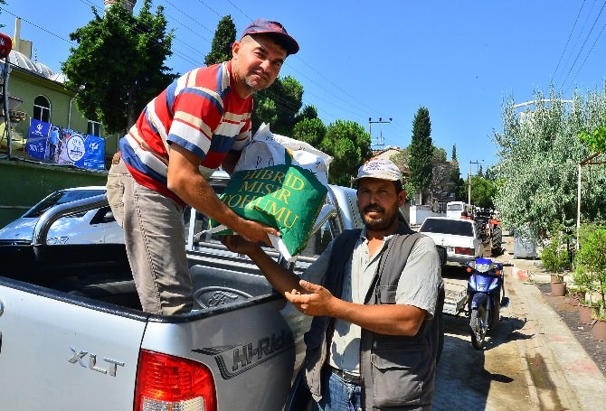 İzmir Büyükşehir Belediyesi’nden Kınıklı Çiftçilere Yardım Eli