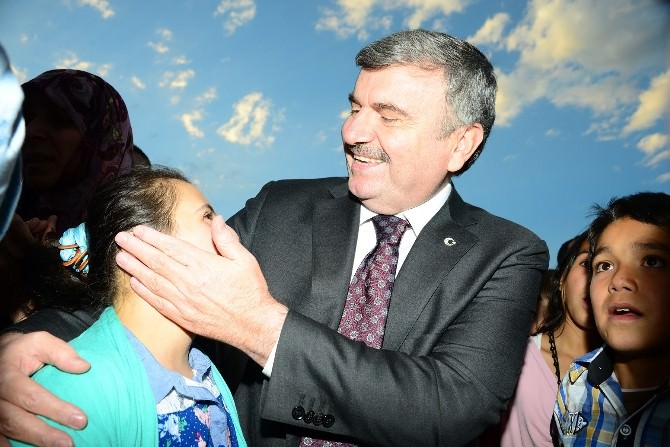 Konya Büyükşehir Belediye Başkanı Akyürek 100 Bin Kişiyle İftarda Buluştu