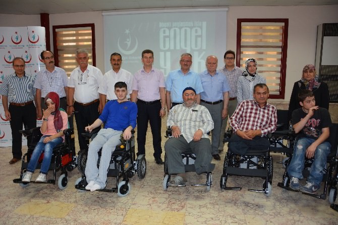 Engelli Vatandaşlara Akülü Araçları Törenle Verildi