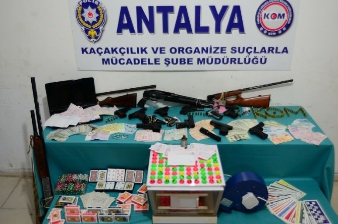 Antalya’da Suç Örgütü Operasyonu: 17 Gözaltı