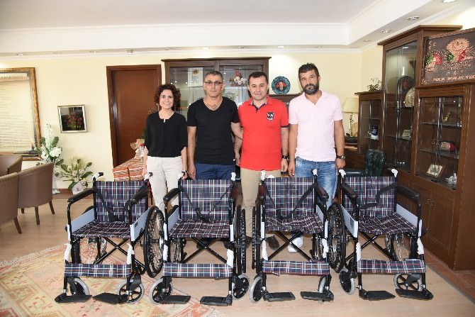 Hayırseverler Tekerlekli Sandalye Bağışında Bulundu