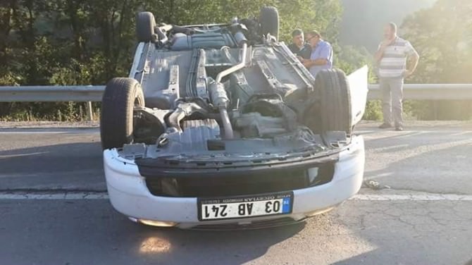 Takla Atan Otomobildeki 4 Kişi Yaralandı