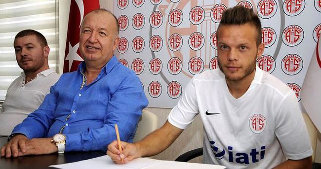 Antalyaspor, Lazarevic’i kiraladı