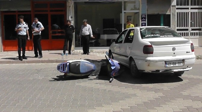 Kulu’da Otomobil Motosikletle Çarpıştı: 1 Yaralı