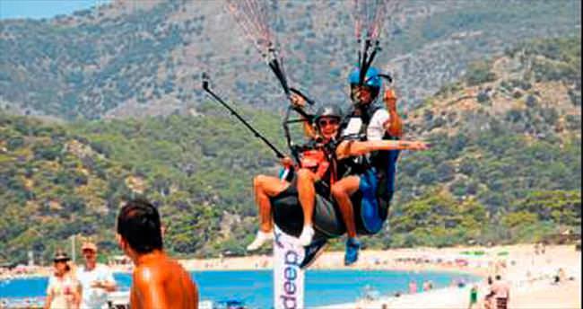 Türk turistlerin paraşüt ilgisi arttı