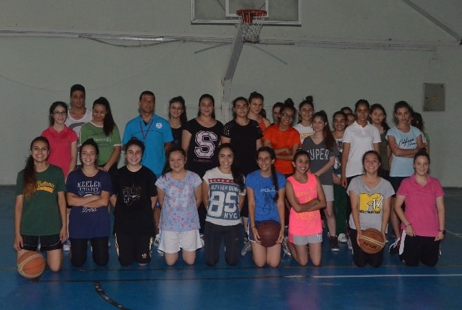 Basketbol İl Spor Merkezine 350 Öğrenci Katılıyor