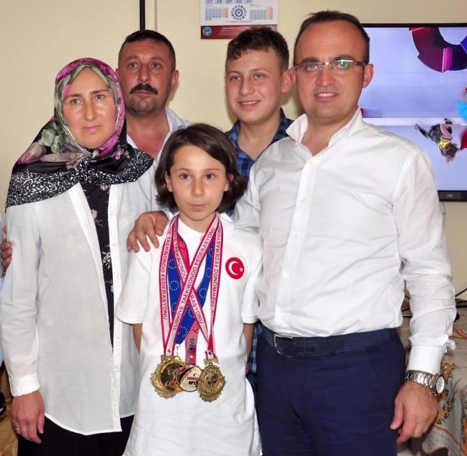 Milletvekili Bülent Turan Şampiyonu Evinde Ziyaret Etti