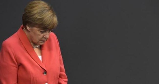 Merkel’den Davutoğlu’na Suruç taziyesi