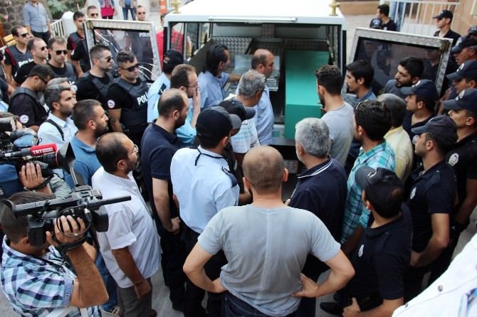 Şehit 2 Polisin Cenazesi Şanlıurfa Adli Tıp Kurumuna Getirildi