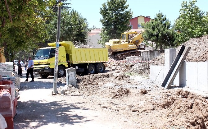 Yozgat’ta Cadde Genişletme Çalışmaları Sürüyor