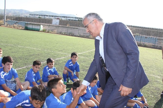 7. Geleneksel Yaz Futbol Okulu Açıldı