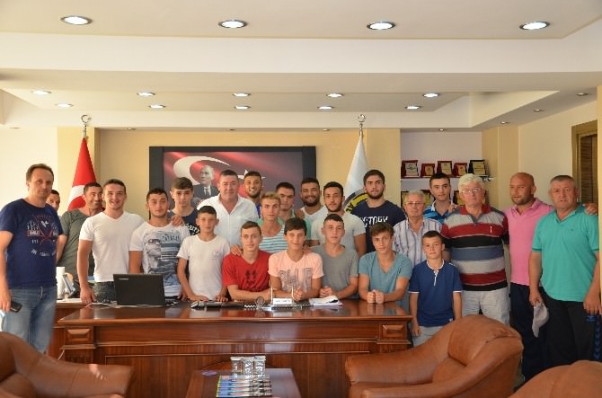 Alaplı Belediye Başkanı Tekin Güreşçileri Kırkpınar’a Uğurladı