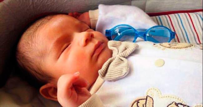 Necati bebek, kör olmaktan katarakt ameliyatıyla kurtuldu