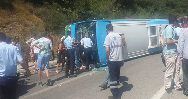 İstanbul’da halk otobüsü devrildi