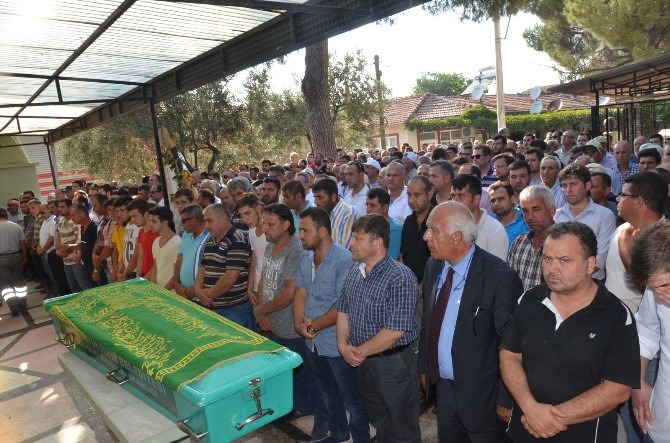 İzmir’de Viyadük İnşaatında Enkaz Altında Kalarak Hayatını Kaybeden İşçi, Son Yolculuğuna Uğurlandı