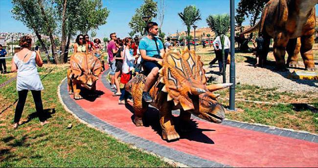 Şahinbeyli çocuklara dev dinozor parkı