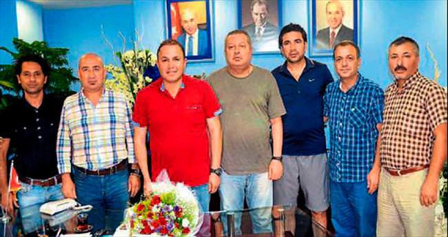 Adanalı spor gazetecileri Demirspor’u ziyaret etti