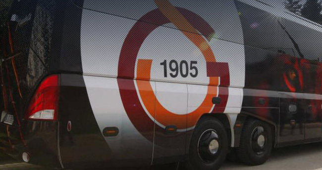 Galatasaray otobüsüne çekiç ve taşlı saldırı