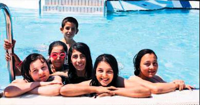 Yenimahalleli çocukların havuz keyfi
