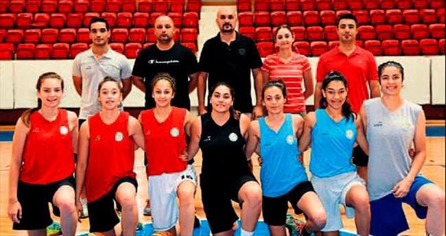 Adana ASKİ Spor geleceğe oynuyor