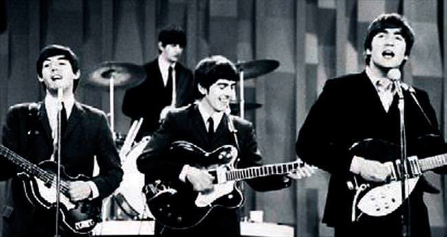 Beatles’ın ilk albüm kontratı satılıyor