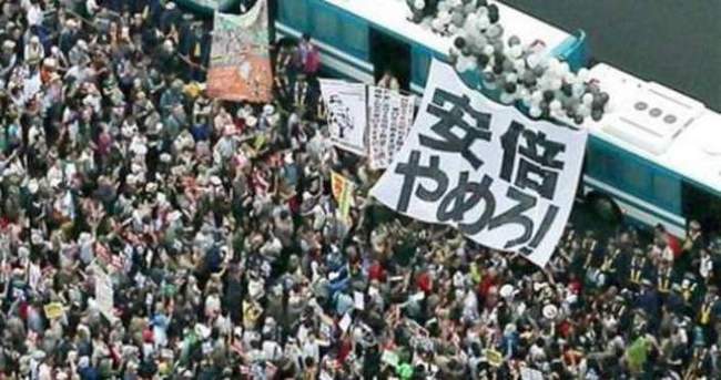 Japonya’da savaş karşıtları sokaklara döküldü