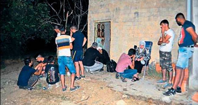 Manisa’da 13 Suriyeliyi kandırıp ahıra kapattılar
