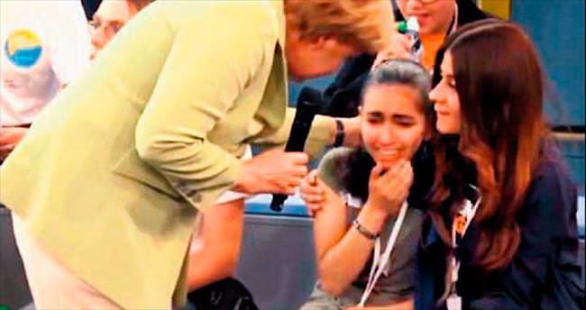 Merkel’in ağlattığı kıza oturma izni