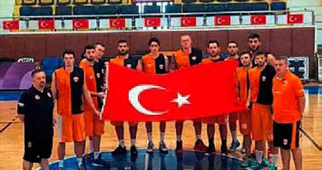 Adanaspor basketbol takımı şehitleri andı
