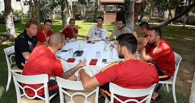Sneijder’den takım arkadaşlarına barbekü partisi