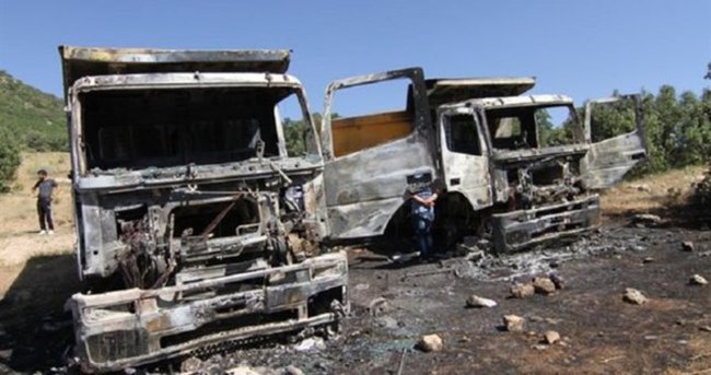 PKK’lı teröristler iş makinelerini yaktı