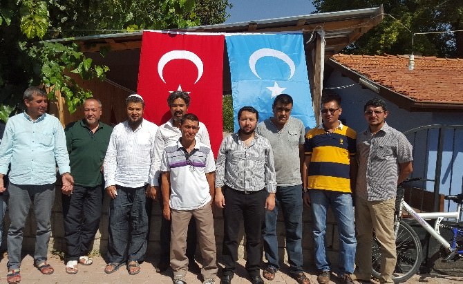 Doğu Türkistanlılar Şehitler İçin Hatim Okuyarak Dua Etti