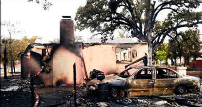 Kaliforniya yangını evlere sıçradı: 3 kişi diri diri yandı