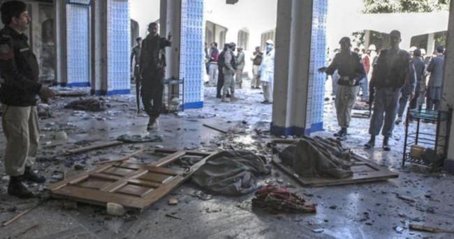Pakistan’da camiye saldırı: 16 ölü