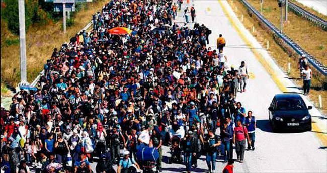 Edirne’de yürüyüşe geçen mültecilere müdahale