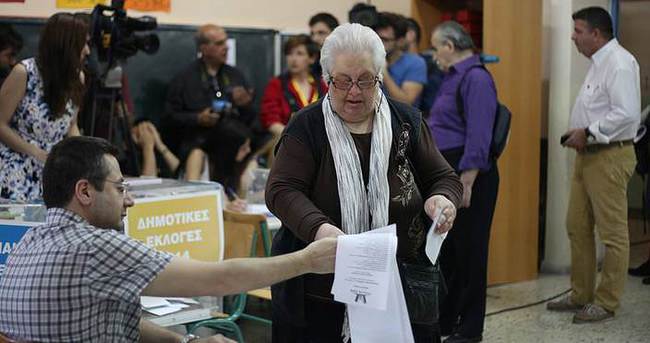 Yunanistan’da halk erken genel seçim için sandık başına gitti