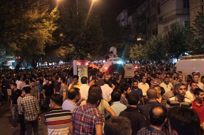 Kırşehir’de Bayrak Eylemi Sonrasında Çıkan Olaylarla İlgili Olarak 13 Kişi Tutuklandı