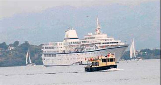 Fethiye’ye dev gemi ile 325 turist geldi