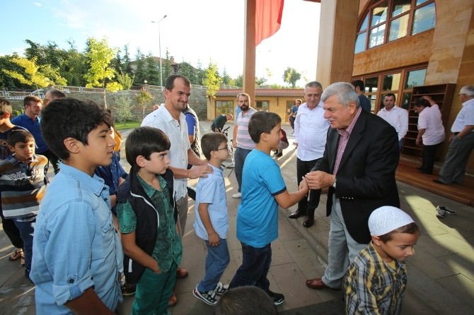 Başkan Karaosmanoğlu Çocuklarla Bayramlaştı