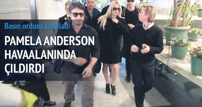 Pamela Anderson’ı kızdıran 40 dakika