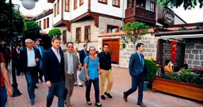 Sırp misafirler Hamamönü’nde