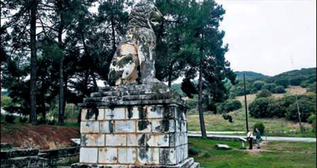 Anıt mezar İskender’in değil komutanının çıktı