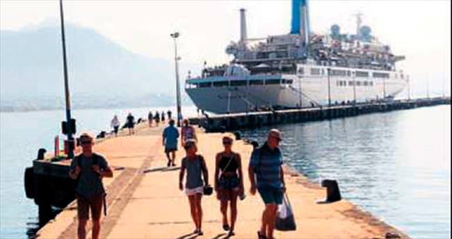 Alanya’ya gemi ile bin 225 turist geldi