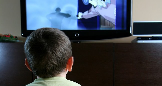 Çocuklara televizyon uyarısı