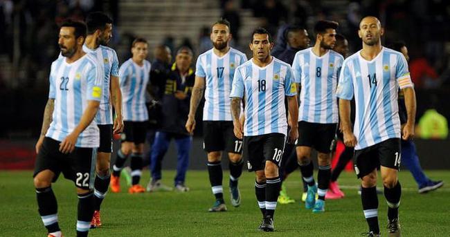 Messi’siz Arjantin kötü başladı