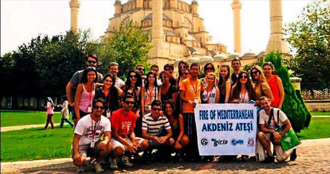 Yabancı öğrenciler Akdeniz ateşi yaktı